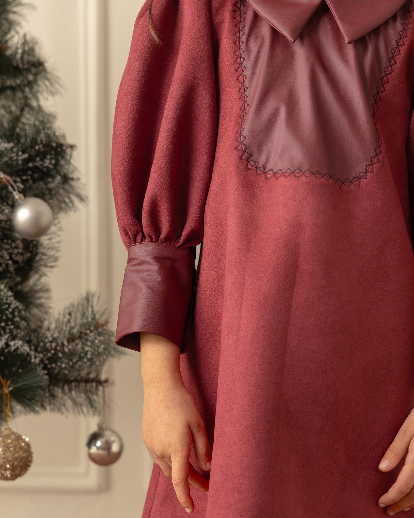 Suede Contrasting Collar Dress